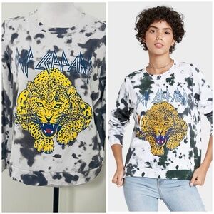 Women’s Def Leppard Graphic Sweatshirt Animal Print Gray/White Size Medium